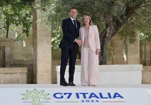 emmanuel macron giorgia meloni g7 borgo egnazia