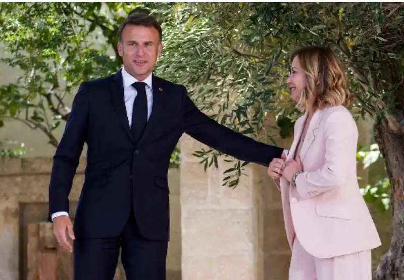 emmanuel macron giorgia meloni - g7 borgo egnazia