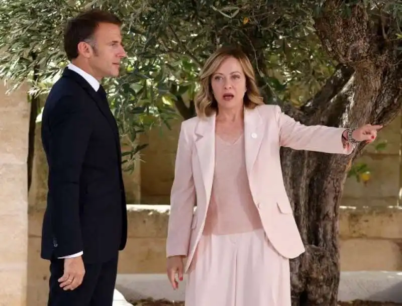 emmanuel macron giorgia meloni - g7 borgo egnazia