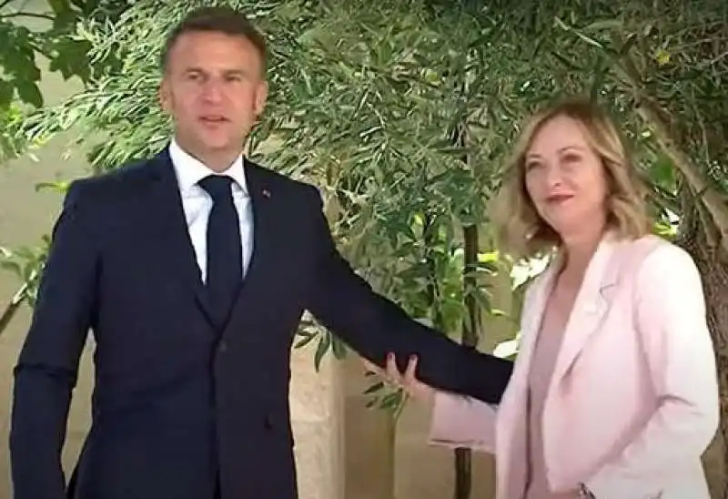 emmanuel macron giorgia meloni - g7 borgo egnazia