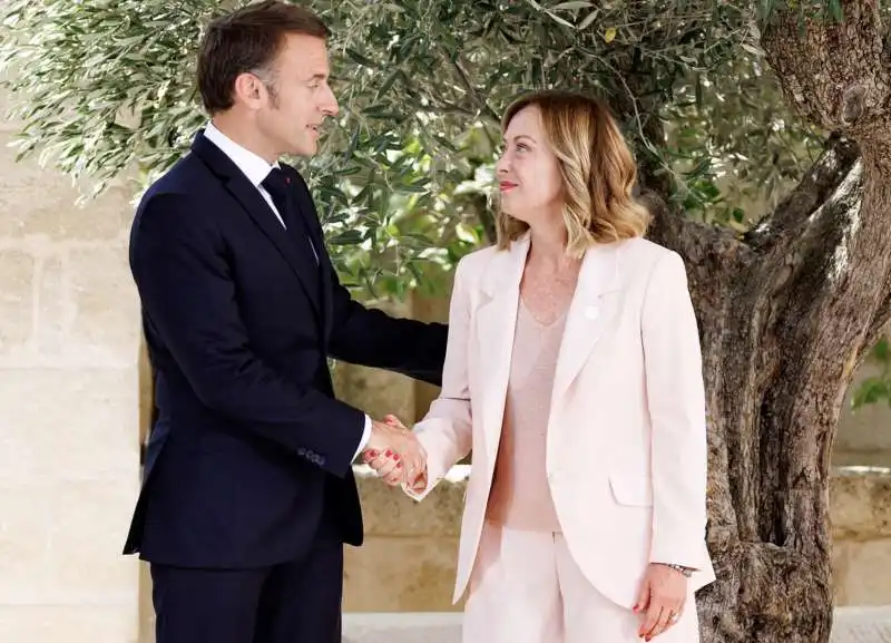 emmanuel macron   giorgia meloni   g7 di borgo egnazia   puglia  