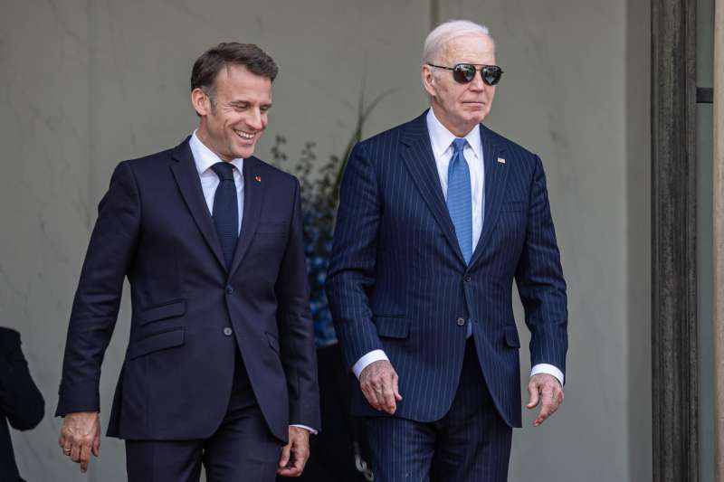 emmanuel macron joe biden