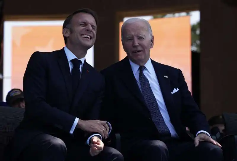 emmanuel macron joe biden   80 anni sbarco in normandia 