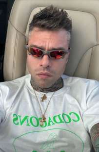 fedez con la maglietta del codacons 1