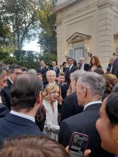 festa al quirinale 2024 giorgia meloni circondata da fan