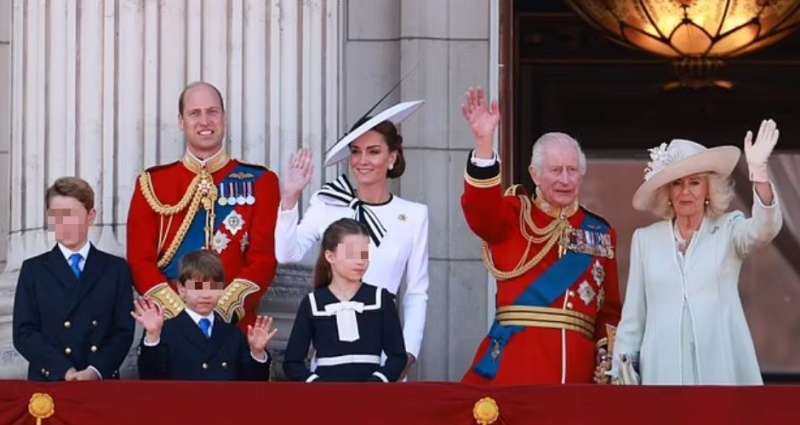 george, william, louis, kate middleton, charlotte, re carlo iii, camilla trooping the colour
