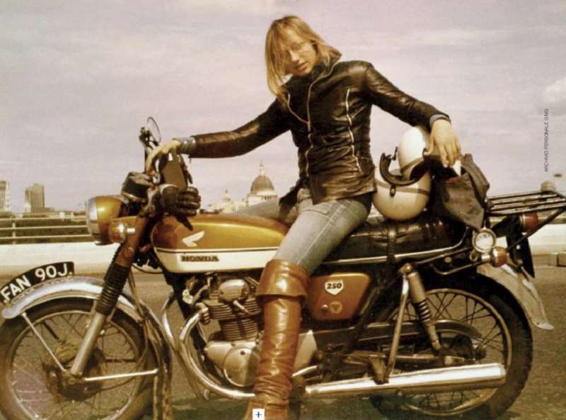 gianna nannini con la moto nel 1972