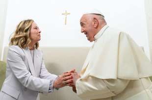 giorgia meloni e papa francesco al g7 5