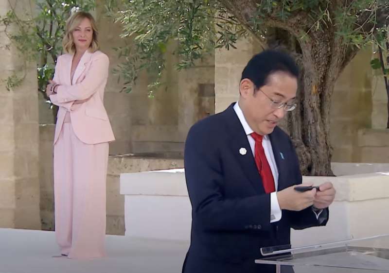 giorgia meloni guarda fumio kishida g7 borgo egnazia