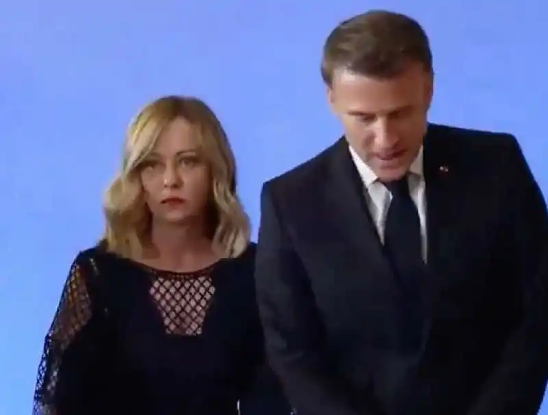 giorgia meloni guarda in cagnesco emmanuel macron   g7   2