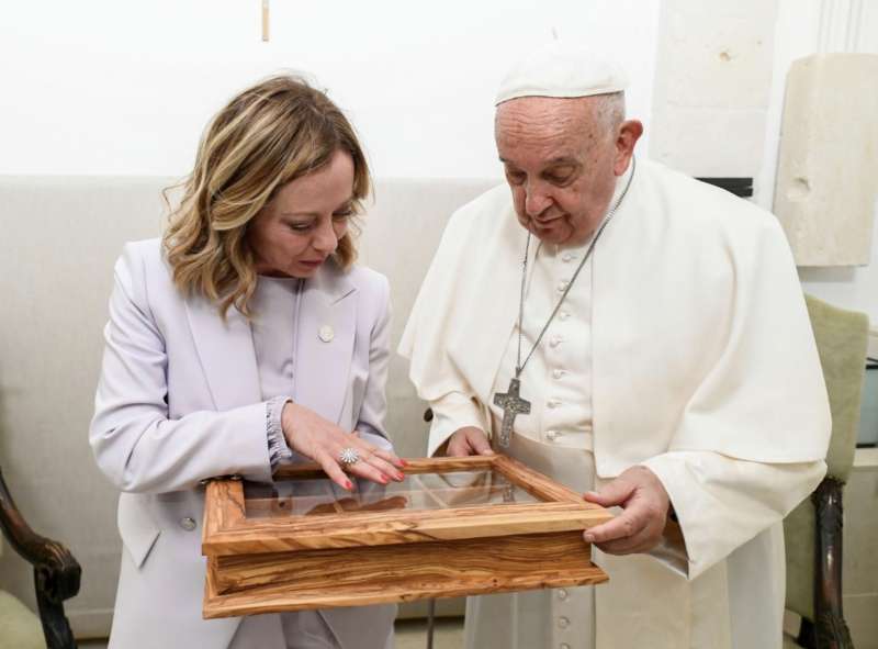 giorgia meloni - papa francesco al g7