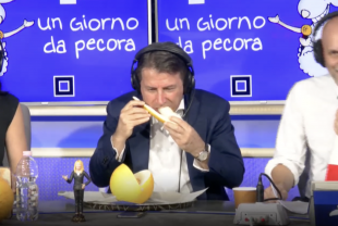 giuseppe conte mangia un melone 1