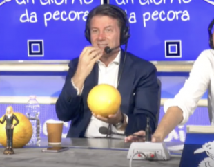 giuseppe conte mangia un melone 10