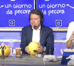 giuseppe conte mangia un melone 12