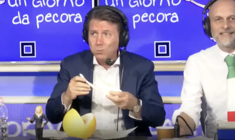 giuseppe conte mangia un melone   2