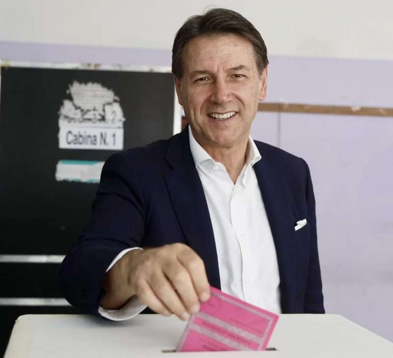 GIUSEPPE CONTE VOTA ALLE ELEZIONI EUROPEE 2024