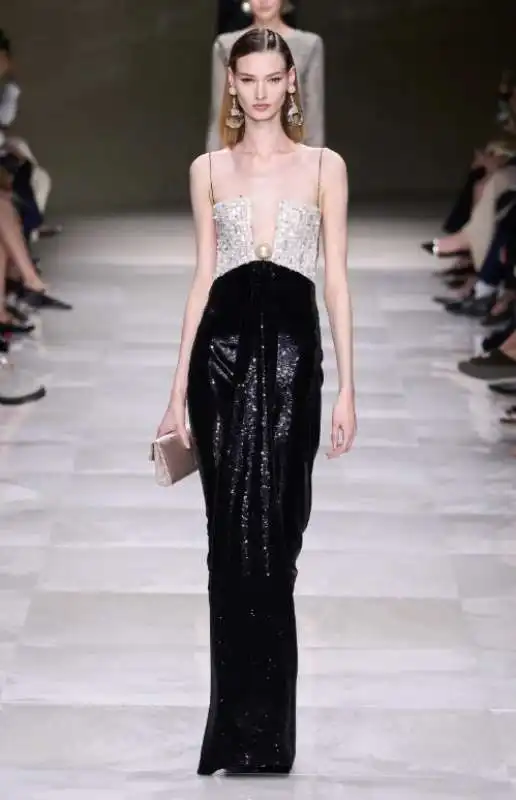 haute couture di armani prive autunno inverno 2024 2025 10