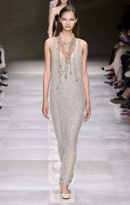 haute couture di armani prive autunno inverno 2024 2025 21