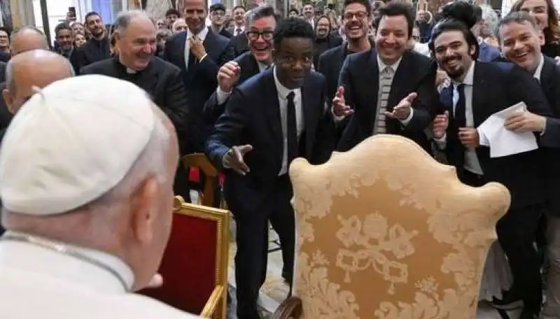 i comici incontrano il papa in vaticano 1