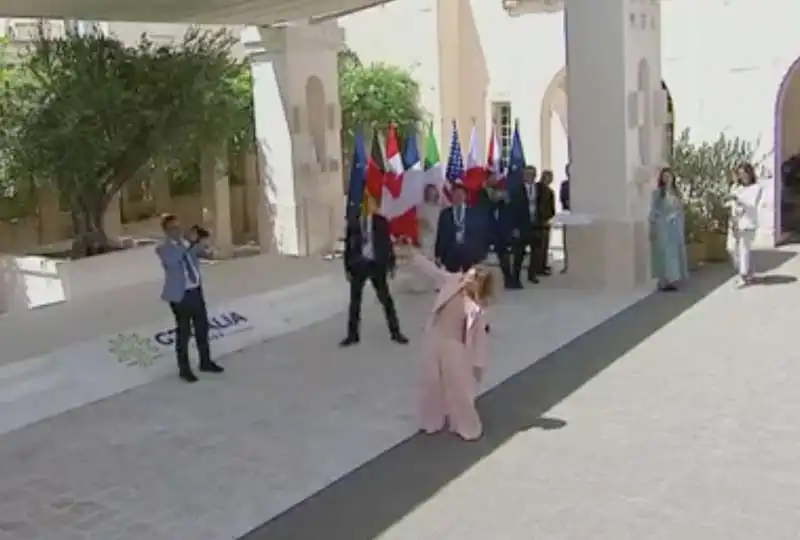 IL SELFIE DI GIORGIA MELONI AL G7 DI BORGO EGNAZIA 