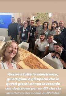 IL SELFIE DI GIORGIA MELONI CON LE MAESTRANZE AL LAVORO PER IL G7