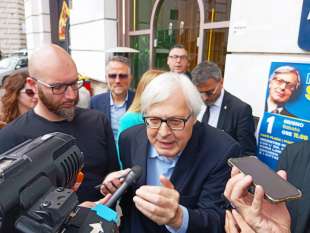 il tour elettorale di vittorio sgarbi 5