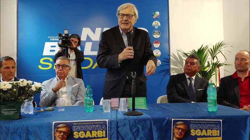 il tour elettorale di vittorio sgarbi 8