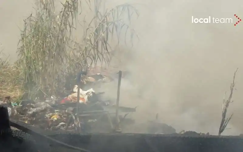 incendio in un campo rom alla magliana   roma   7