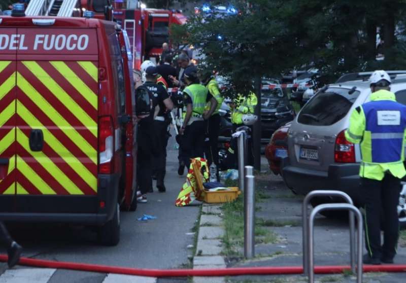 incendio in via fra galgario a milano 2