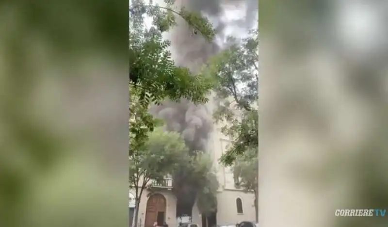 incendio in via fra galgario a milano   6