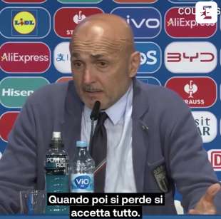 ITALIA SVIZZERA - SPALLETTI PRESO IN GIRO DA UN GIORNALISTA ELVETICO