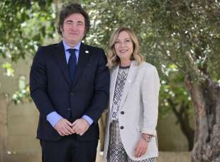 javier milei giorgia meloni g7 borgo egnazia