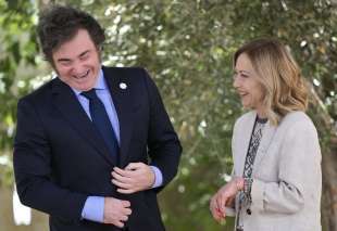 javier milei giorgia meloni g7 borgo egnazia