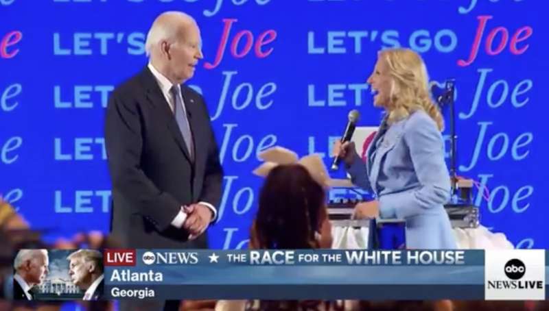 JILL BIDEN SI CONGRATULA CON JOE DOPO IL DIBATTITO