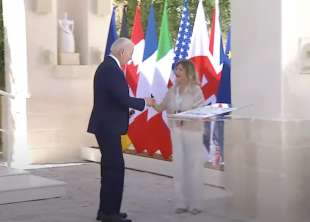 joe biden accolto da patrizia scurti 4 g7 borgo egnazia