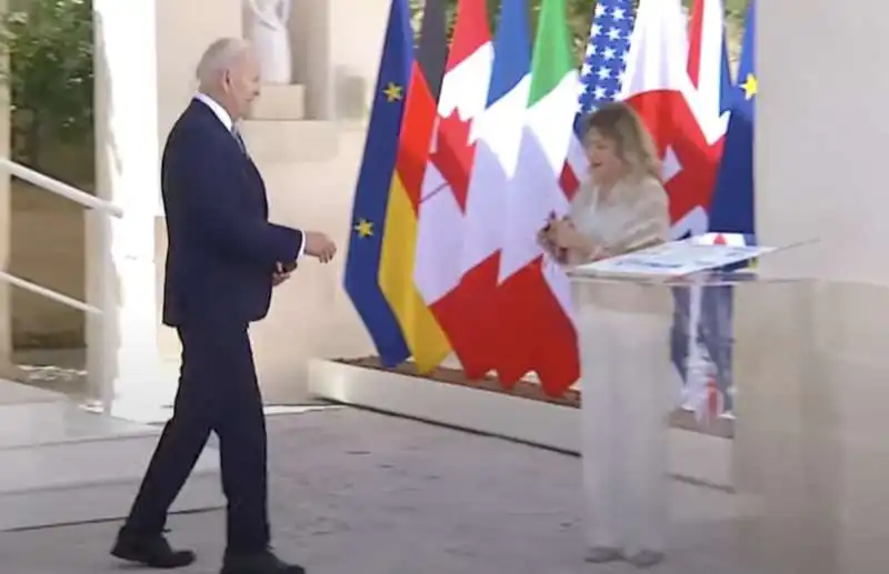 joe biden accolto da patrizia scurti         g7 borgo egnazia 