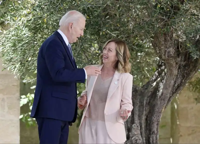 joe biden con giorgia meloni   g7 borgo egnazia