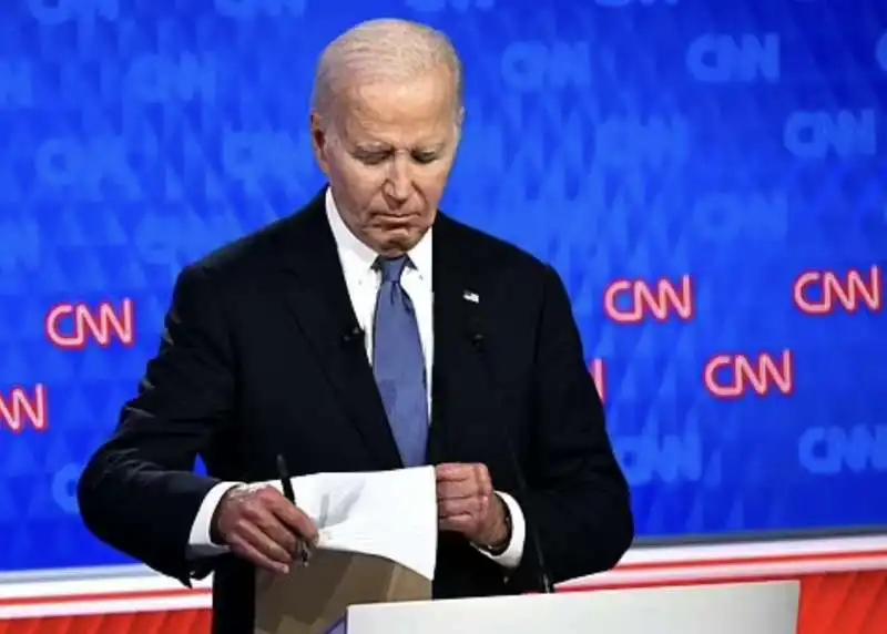 joe biden durante il dibattito con trump alla cnn