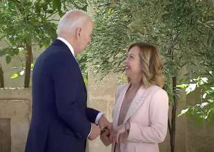 joe biden giorgia meloni g7 borgo egnazia