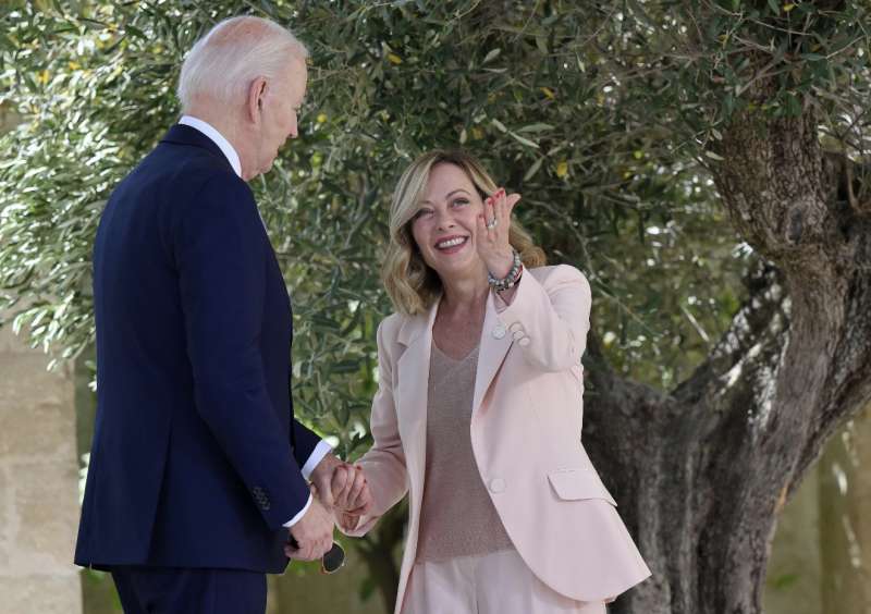 joe biden giorgia meloni g7 borgo egnazia