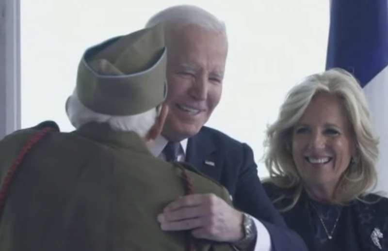 joe e jill biden con un veterano dello sbarco in normandia 4