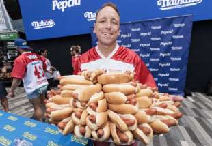 JOEY CHESTNUT