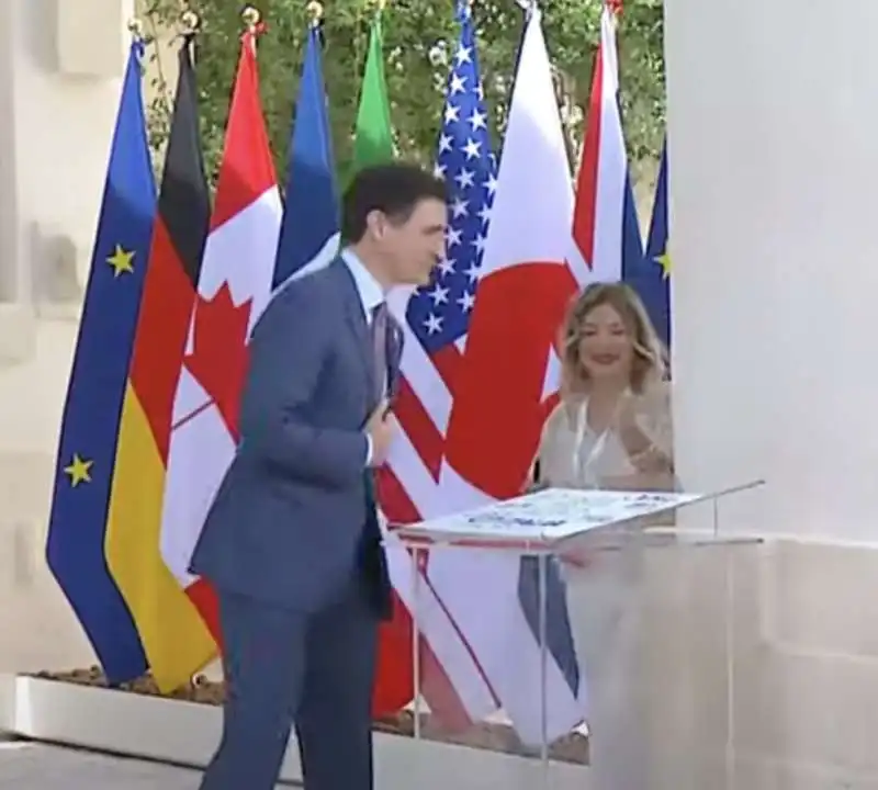 justin trudeau con patrizia scurti.       g7 borgo egnazia 