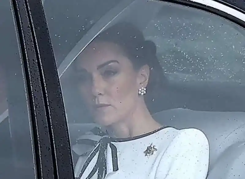 kate middleton arriva alla parata trooping the colour   5