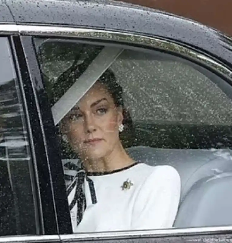 kate middleton arriva alla parata trooping the colour   6