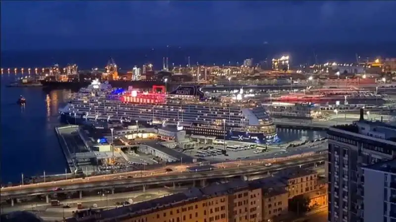 la celebrity ascent ormeggiata al porto di genova 1