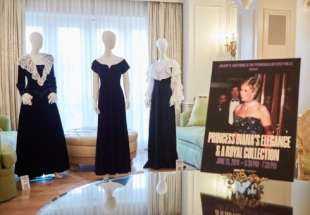 lady diana - vestiti all asta da Juliens Auctions