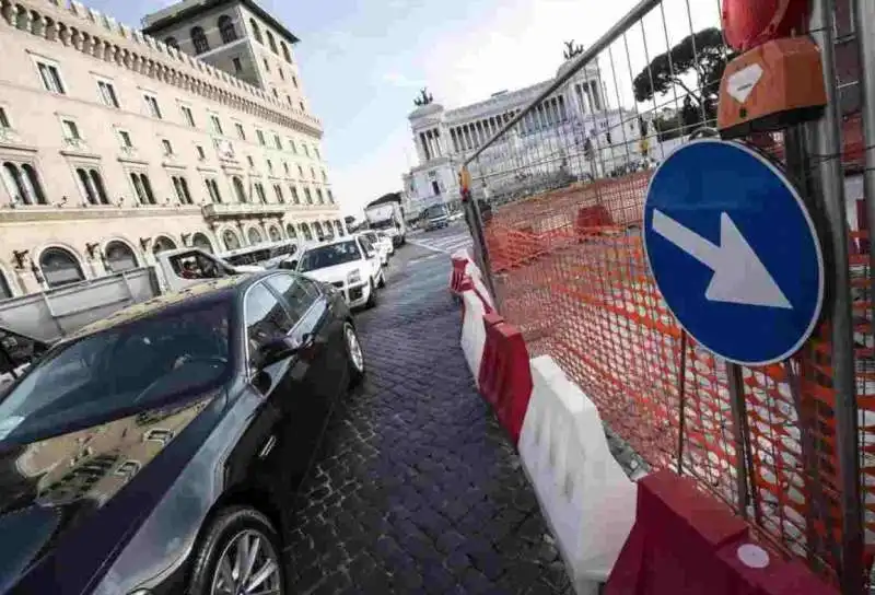 LAVORI E TRAFFICO PIAZZA VENEZIA - ALTARE DELLA PATRIA
