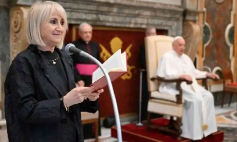 luciana litizzetto in vaticano 2