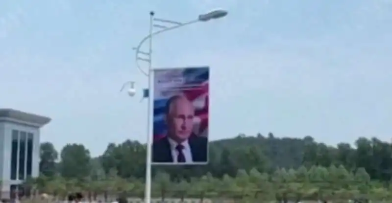 manifesti per vladimir putin a pyongyang